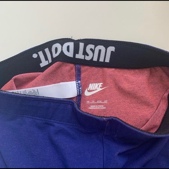 Nike Blue Logo Workout Leggings - Picture 4 of 4